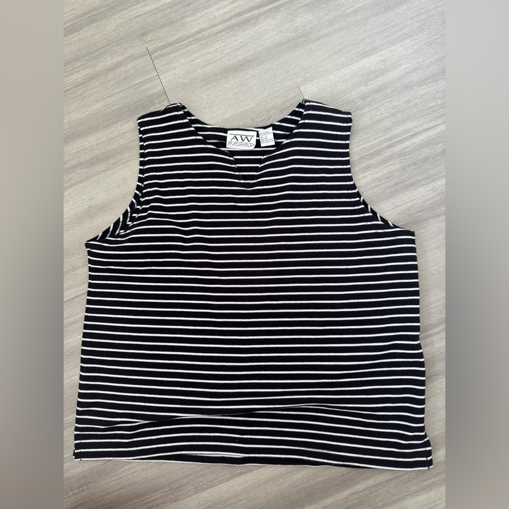 🖤Black and white striped AW
Sport sleeveless top🤍